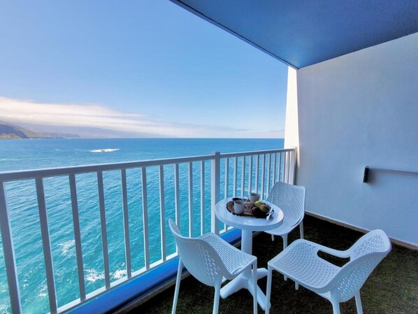 Outdoor dining - Holiday Feel B by The Ocean Rentals (Mesa del Mar)