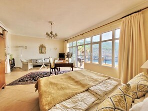 1 chambre, fer et planche à repasser