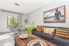 Grand Apartment | Living area