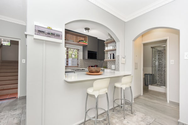 Grand Apartment | Private kitchen | Fridge, microwave, oven, stovetop - Firenza 24 (Sandton)