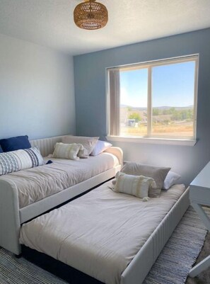 2 bedrooms, desk, iron/ironing board, free WiFi