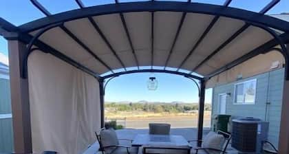 Madras Oak House ● Entire Home w/Unopposed Mountain View ● Fireplace ● BBQ