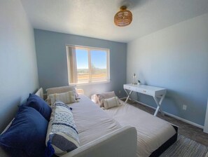 2 bedrooms, desk, iron/ironing board, free WiFi
