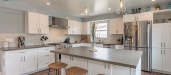 Luxury modern home with backyard and golf simulator!