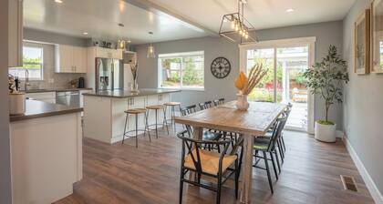 Luxury modern home with backyard and golf simulator!