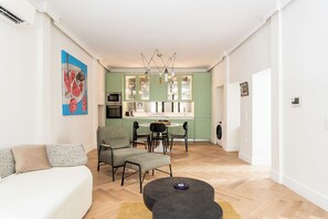 Smart TV - Chic & Central Athenian Apartment! EV4 (Athina)