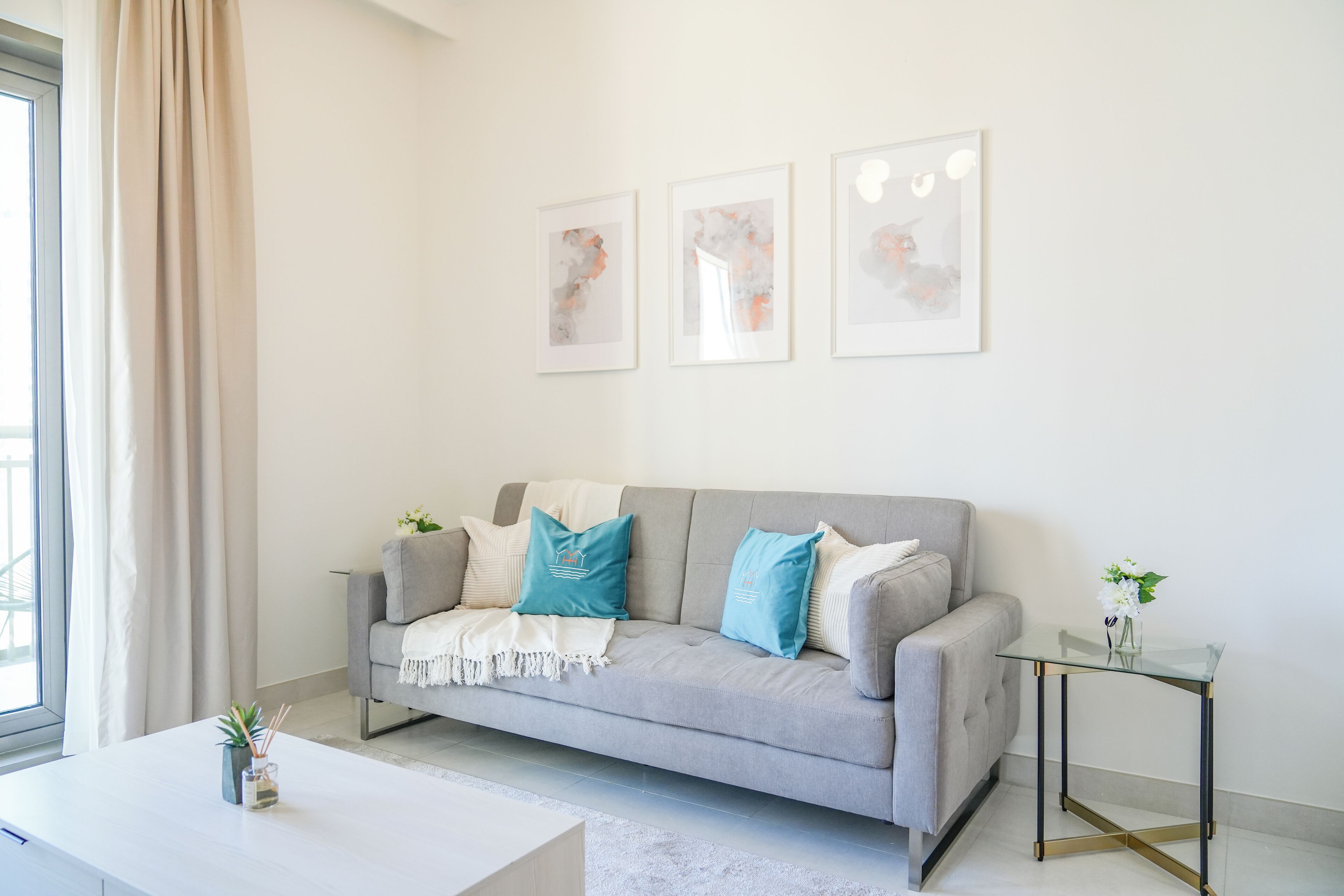 Apartamento Deluxe, 1 habitación, balcón | Zona de estar | Una Smart TV, Netflix, servicios de streaming
