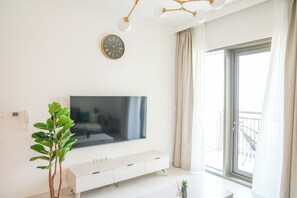 Living area - Yogi - Elegant Apartment With Balcony Amidst Vibrant Area (Dubai)