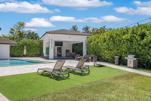 A heated pool - Miami Springs Located in Heart of Miami (Miami Springs)