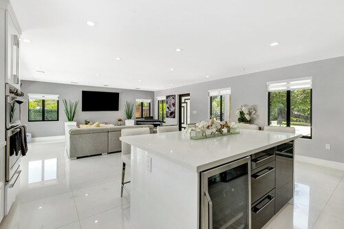 Miami Springs Located in Heart of Miami