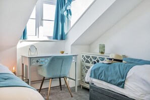 2 bedrooms, desk, iron/ironing board, travel cot - Stunning Beach Front with Sea Views Luxury Apartment in Carbis Bay near St Ives (Carbis Bay)