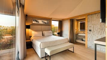 1 bedroom, hypo-allergenic bedding, minibar, in-room safe
