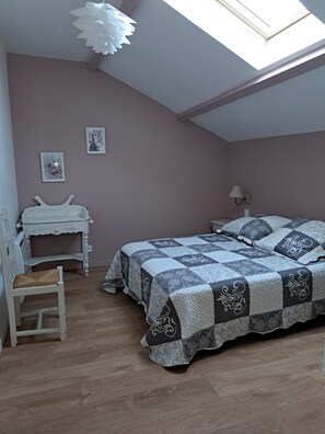 3 chambres, fer et planche à repasser, Wi-Fi gratuit, draps fournis