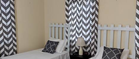 2 habitaciones, tabla de planchar con plancha, wifi y ropa de cama