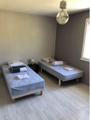 3 habitaciones, tabla de planchar con plancha y wifi gratis