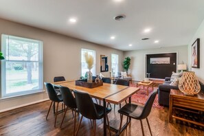 Dining - Heated Pool, Shuffleboard, Putting Green, GM RM! (Dallas)