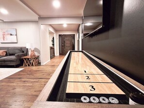 Game room - Heated Pool, Shuffleboard, Putting Green, GM RM! (Dallas)