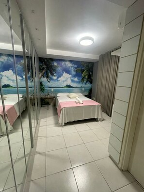 2 Schlafzimmer, individuell dekoriert, individuell eingerichtet
