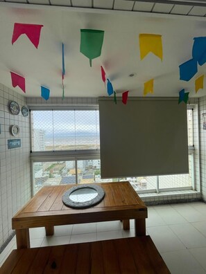 Appartement Familial | Coin séjour | TV connectée de 50 pouces avec chaînes numériques