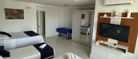 3 Schlafzimmer, individuell dekoriert, Schreibtisch