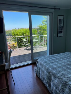 3 chambres, fer et planche à repasser, Wi-Fi, draps fournis