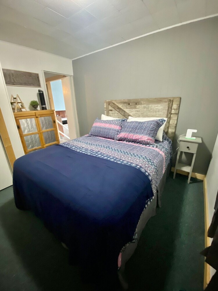 Cozy Cabin on Long Lake. New Custom Dock and Private Fire Pit