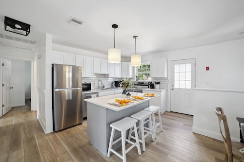 Marine Theme - 4 BR - Backyard - Fire pit