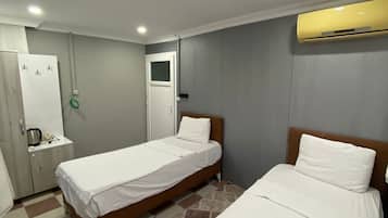 Twin kamer, meerdere bedden | Geluiddichte muren, gratis wifi, beddengoed