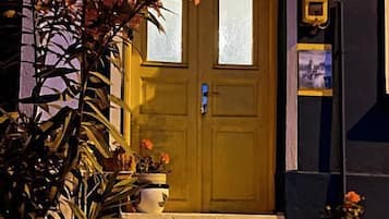 Dupleks Premium, 2 kamar tidur, pemandangan taman | 1 kamar tidur, minibar, meja kerja, dan setrika/meja setrika