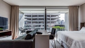 In-room safe, laptop workspace, blackout curtains, free WiFi - FL Residence (São Paulo)