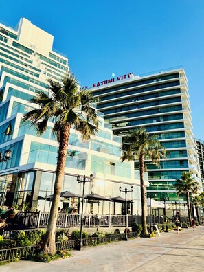 المنشأة من الخارج