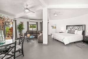 3 chambres, coffre-fort, bureau, fer et planche Ă repasser