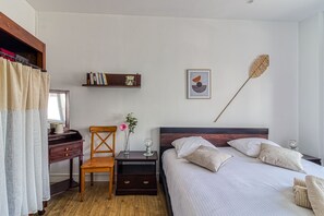 2 slaapkamers, een strijkplank/strijkijzer, gratis wifi, beddengoed