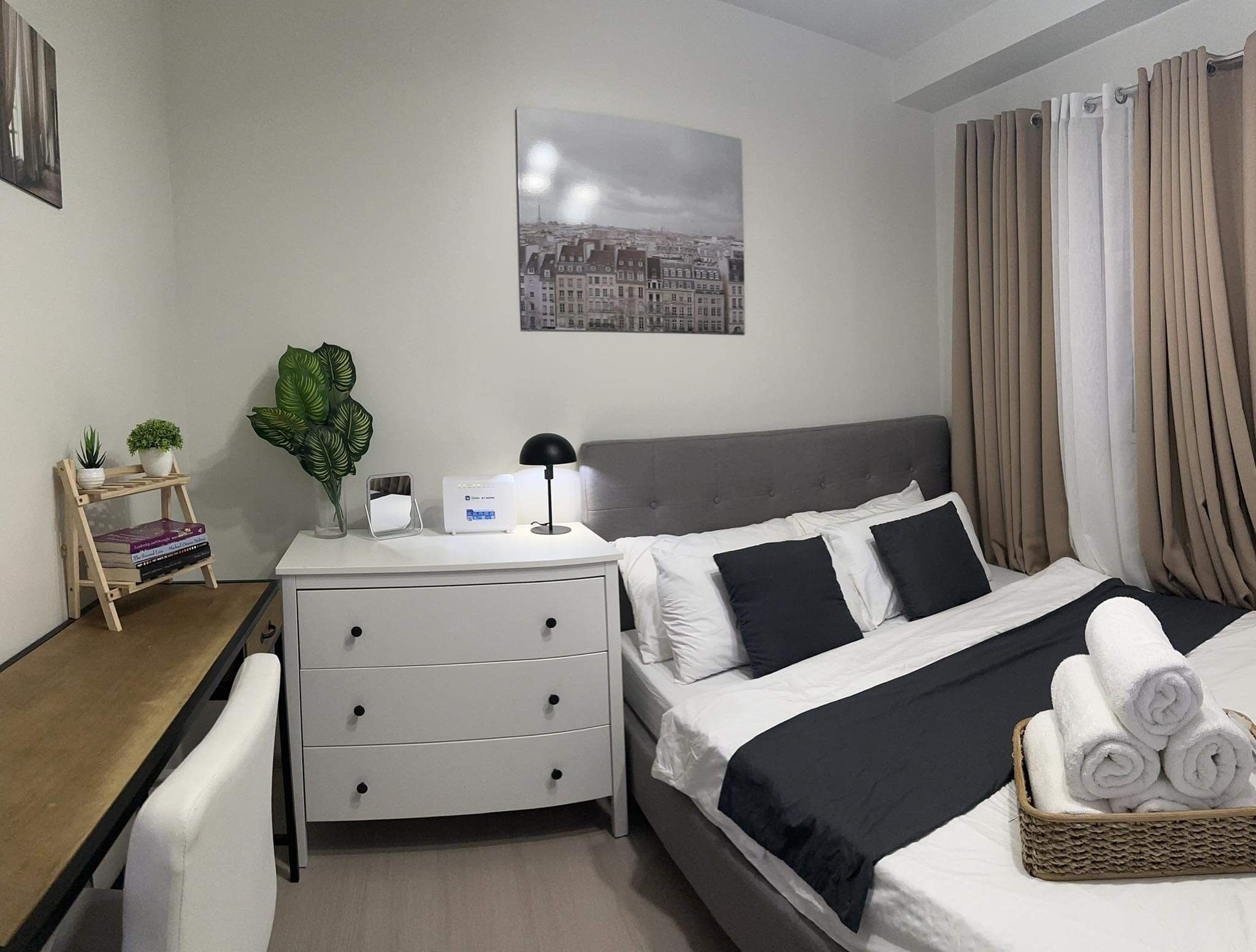 2 bedrooms, desk, free WiFi, bed sheets