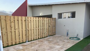 المنطقة المحيطة بالمنشأة