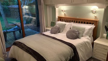 2 bedrooms, individually decorated, individually furnished, free WiFi