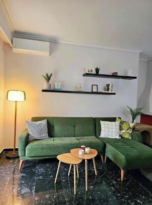 Living area - Modern Garden View Apt in Voula, Athens - Luxe (Voula)