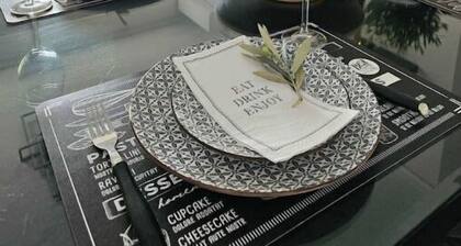 Modern Garden View Apt in Voula, Athens - Luxe