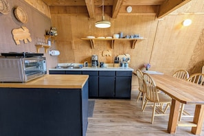 Fridge, microwave, oven, stovetop - Unbelievably Scenic Mountainside Cabin  (Irwin)