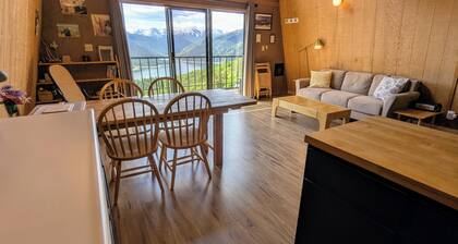 Unbelievably Scenic Mountainside Cabin