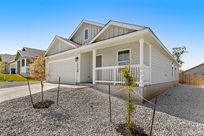 Exterior - Lackland BMT Graduation stay with streaming & backyard (San Antonio)