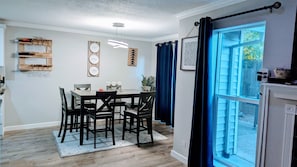 Dining - Modern Retreat near Top Golf (Hilsboro)