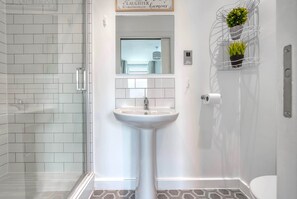 Hair dryer - The Post House Two by Fortuna Property Portfolio, The Post House Two Apartment (Gloucester District)