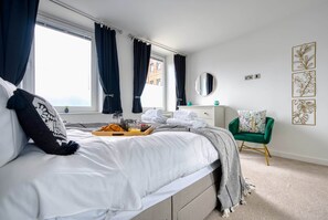 2 bedrooms, iron/ironing board, travel crib, WiFi - The Post House Two by Fortuna Property, The Post House Two Apartment (Gloucester District)