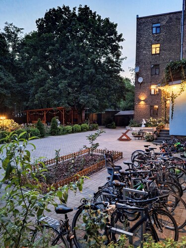 New Bright Apartment with Private Entrance from the Garden