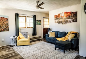 Smart TV, fireplace, books - Raven's Haven / Golf Course / Relaxing (Maggie Valley)