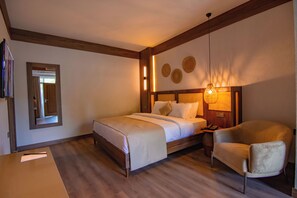 Allergitestade sängkläder, minibar och värdeförvaringsskåp på rummet