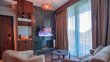 华丽套房 | 起居区 | 平板电视