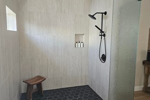 Hair dryer, towels, soap, shampoo - West O' Gulf, amazing location, steps to beach (Anna Maria)