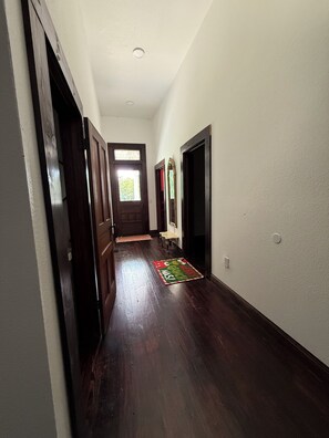 Interior - Plenty of space to relax! Near Turner falls, the lake & Crossbar Ranch. Sleeps 6 (Davis)